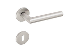 Türdrücker aus mattem Edelstahl mit ergonomischem Griff und CLICKFIX-Montagesystem für Wohnbereich.