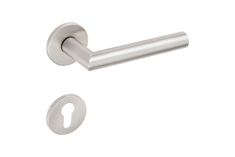 Edelstahl-Türdrücker mit matten Oberflächen und ergonomischem Griff für Wohn- und Privatbereiche.