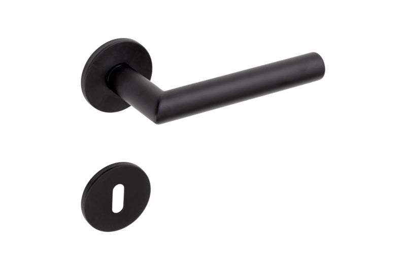 Edelstahl-Türdrücker mit matten Oberflächen und ergonomischem Griff für Wohn- und Privatbereiche.