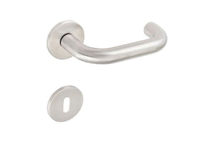 Edelstahl-Türdrücker für Wohnbereich mit ergonomischem Design und CLICKFIX-Montagesystem.