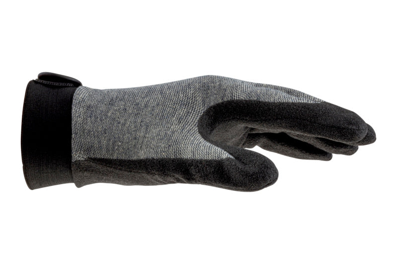 Sechs genähte Schutzhandschuhe mit robuster Beschichtung und ergonomischem Design für sicheren Griff.