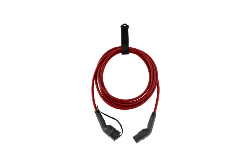 Black electric cable with a 20A rating and 7.5m length for power connections.