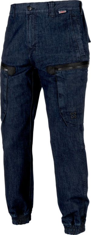 Cargo-Hose in strahlendem Blau mit praktischen Taschen und lockerem Schnitt aus leichtem Denim.