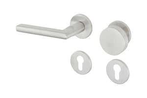 Türdrücker aus Edelstahl mit ergonomischem Griff und verstellbarer Rosette für Wohn- und Gewerbebereich.