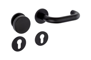 Türdrücker aus poliertem Edelstahl mit geradlinigem Design für Wohn- und Privatbereich.