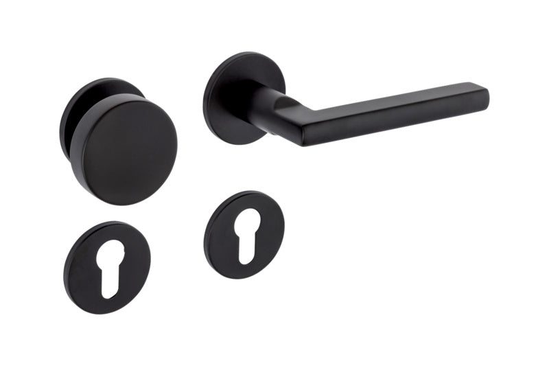 Edelstahl-Türdrücker mit ergonomischer Form und eleganter, zeitloser Gestaltung für Wohnbereiche.