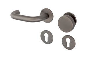 Edelstahl-Türdrücker mit mattem Finish, ergonomischer Form für einfachen Gebrauch.