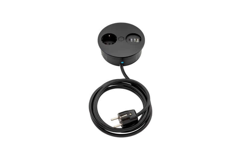 Schwarzes Handwerkzeug mit zwei USB-Anschlüssen und ergonomischem Design für komfortable Nutzung.