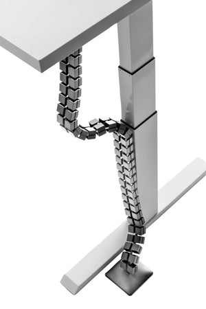 Silbernes Schreibtischzubehör-Set mit Stifthalter, Notizblock-Panel und Dokumentenhalter.