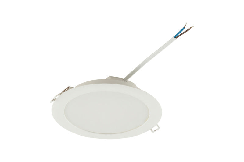 Runde LED-Einbauleuchte mit schlankem Design und warmweißem Licht für Deckenmontage.