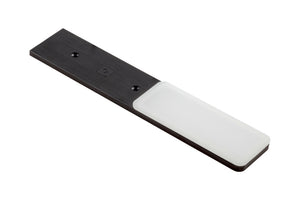 Schwarze LED-Deckenleuchte mit warmweißem Licht und Infrarotfunktion, modernes Design.