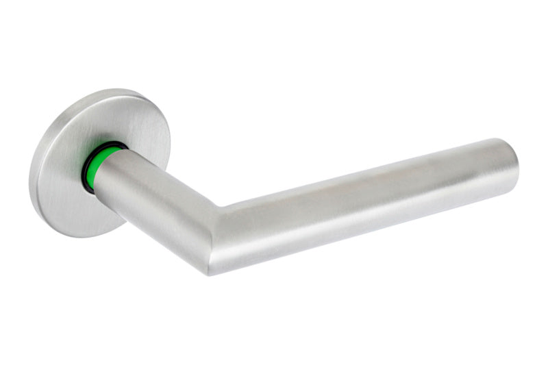 Edelstahl-Türdrücker mit ergonomischem Design und versteckter Befestigung für Innenräume.