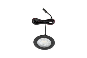 Runde LED-Einbauleuchte mit schlankem Design und warmweißem Licht für Deckenmontage.