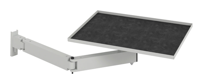 Robuste Werkbank mit großer Arbeitsfläche und praktischer Ablage für Werkzeuge und Zubehör.