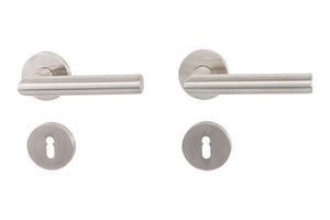 Edelstahl-Türdrücker mit mattem Finish, geeignet für linke und rechte Türen.