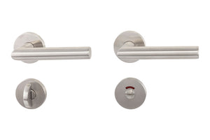 Türdrücker aus mattem Edelstahl mit Rosettentechnik für Links- und Rechtsanschlag, modern und robust