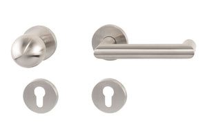 Edelstahl-Türdrücker mit mattem Finish, ergonomischer Form und robuster Konstruktion.