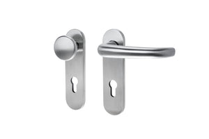 Türdrücker aus mattem Edelstahl für Links- und Rechtsanschlag mit ergonomischem Design