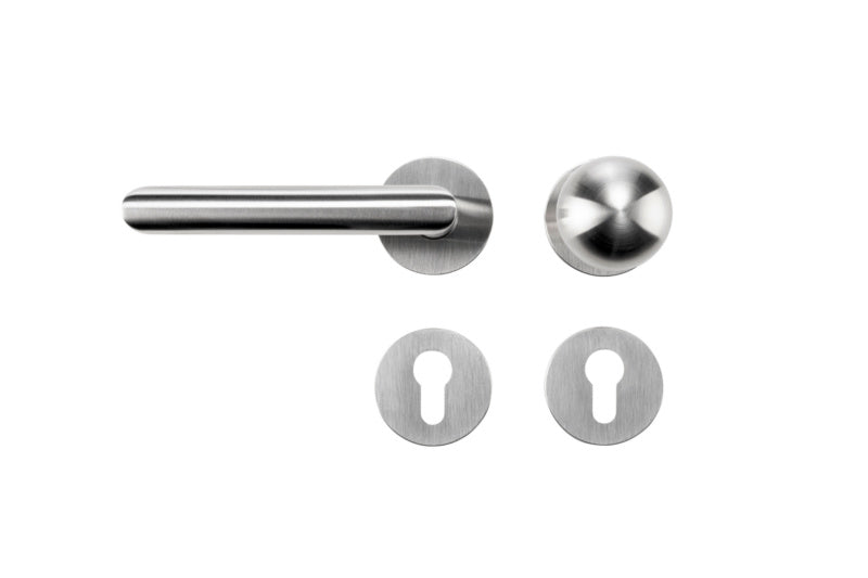 Edelstahl-Türdrücker mit matter Oberfläche, ergonomischer Form für Brandschutz- und Paniktüren.