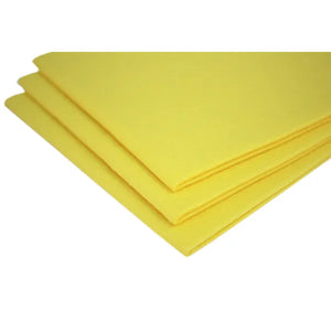 Drei gelbe Feuchttücher von M24–meiko, einzeln verpackt.