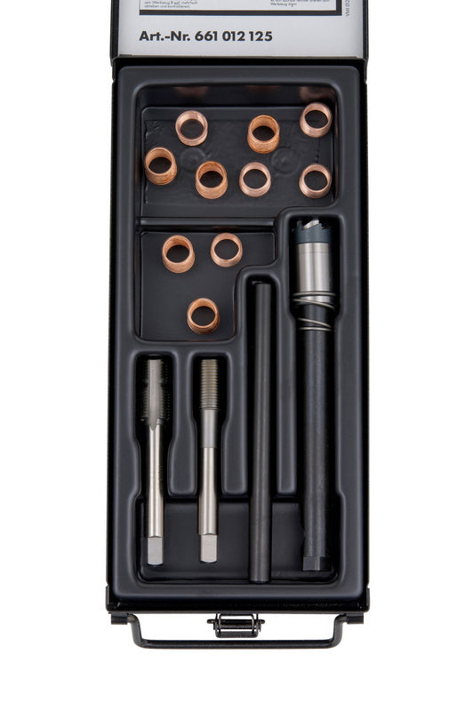 Zündkerzenreparaturset mit Gewindeschneider, Inserts und Bohr- und Fräseinheit in einem Set.
