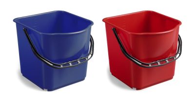 Roter Kunststoff-Eimer mit 25 Litern Fassungsvermögen und breitem Henkel für einfachen Transport.