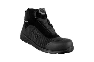 Schwarze Sicherheitsstiefel S3L mit BOA-Drehverschluss und rutschfester Sohle, ESD geschützt.