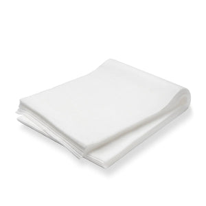 Stapel weißer Staubtücher mit einer leichten Krümmung an der Oberseite.