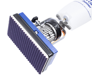 JÖST Floor Cleaner Junior mit 190x340 mm Reinigungsfläche und 3 l Wassertank.