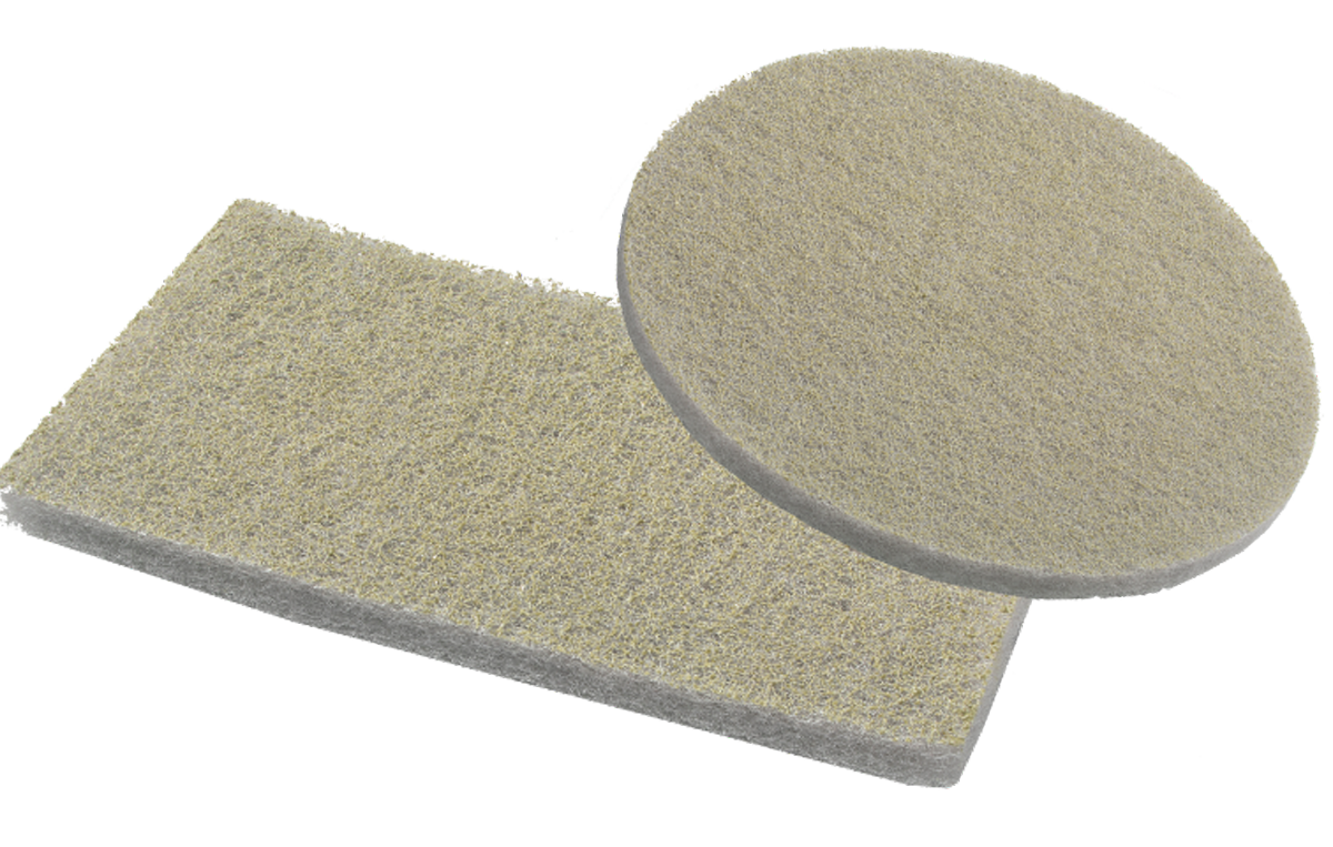 Zwei Jöst Diamond Pads 8 K-5000, rechteckig und rund, in beige.