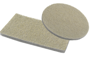 Zwei Jöst Diamond Pads 8 K-5000, rechteckig und rund, in beige.