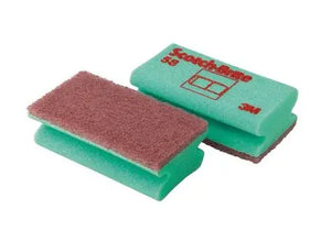 Zwei Scotch-Brite Reinigungsschwämme in Grün und Rosa.