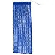 Blaues Wäschenetz aus Kunststoff mit Kordelzugverschluss.