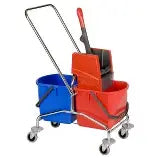 Verchromter Nasswischwagen mit zwei Eimern und Presse.