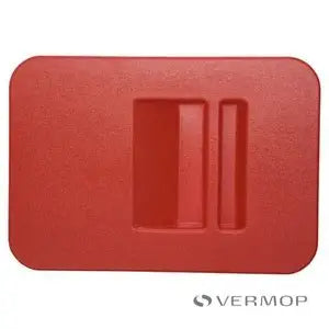 Roter Deckel für Wäschesammler mit Scharnier.