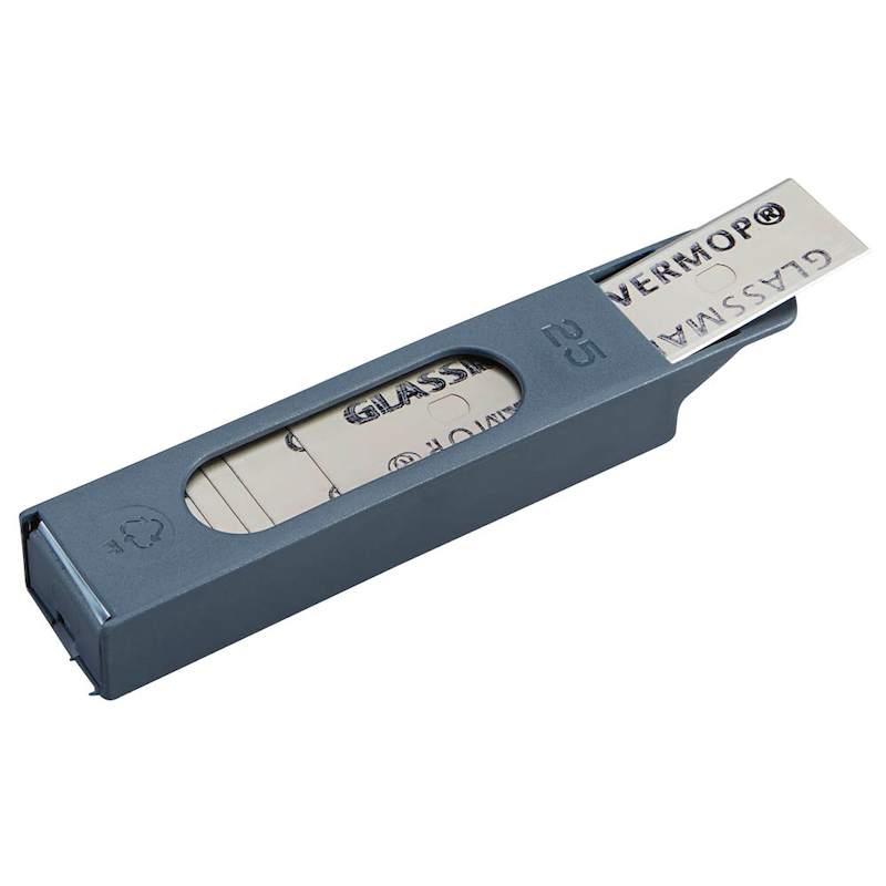 Grauer Dispenser mit 25 Stück 10 cm langen Klingen von Vermop GmbH.