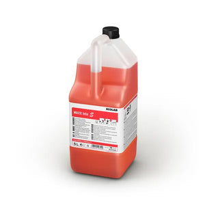 Ein 5-Liter-Kanister mit roter Flüssigkeit und dem Etikett "MAXX Into S".