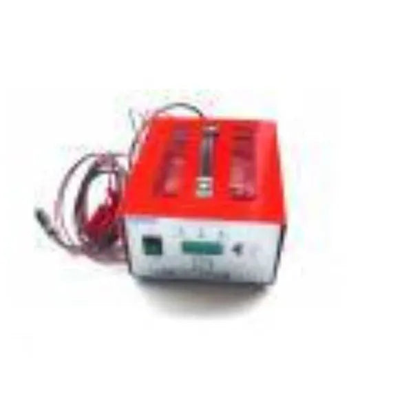 Rotes und weißes vollautomatisches Ladegerät für Gel-Batterien mit Kabeln.