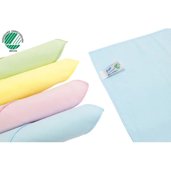 Vier bunte Mikrofaser-Reinigungstücher und ein blaues Tuch mit Etikett.