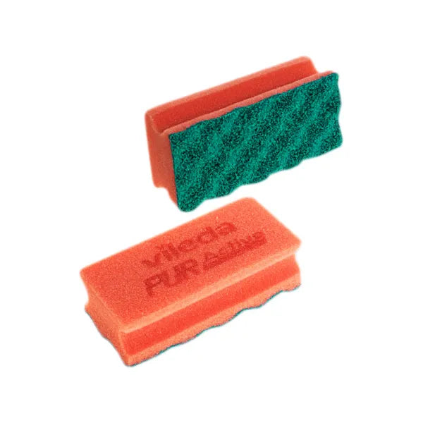 Zwei rote Vileda PURActive Reinigungsschwämme mit grüner Scheuerseite.