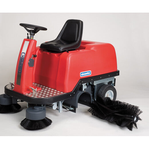 Cleanfix KS1100 Kehrsaugmaschine mit Sitz, Lenkrad und Bürsten.