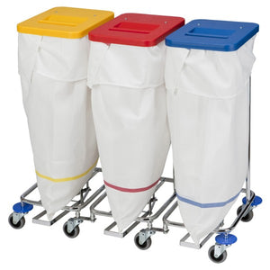 Dreifacher Wäschesammler mit farbigen Deckeln und Rollen.