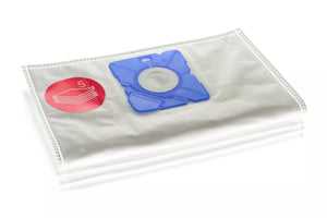 Fünf weiße Staubbeutel mit blauem Anschlussstück und rotem Aufkleber mit der Zahl 5.